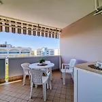 Daire Luminous One Bedroom Flat With Side Sea View *