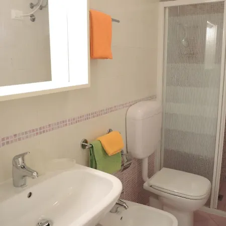 Διαμέρισμα Luminous One Bedroom Flat With Side Sea View *