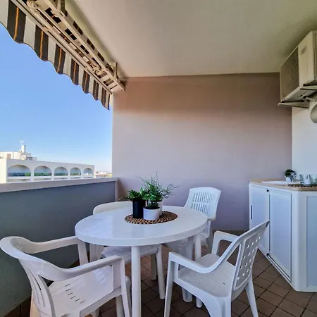 Daire Luminous One Bedroom Flat With Side Sea View *