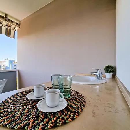 Апартаменты Luminous One Bedroom Flat With Side Sea View *