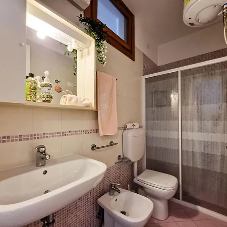 Апартаменты Luminous One Bedroom Flat With Side Sea View Бибионе