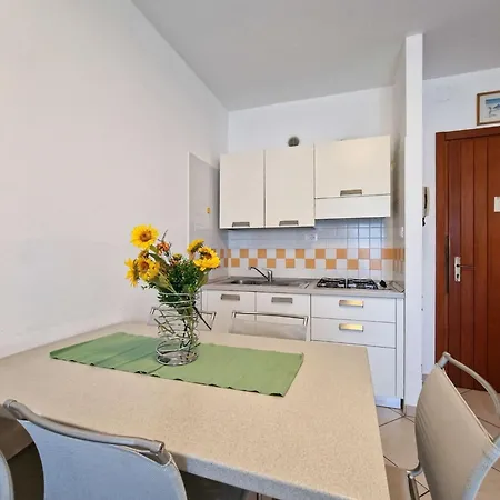 Апартаменты Luminous One Bedroom Flat With Side Sea View Бибионе