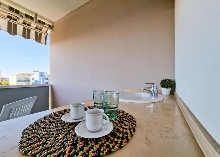 Daire Luminous One Bedroom Flat With Side Sea View *