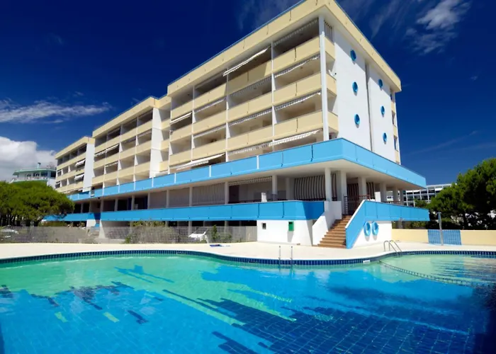 Luminous One Bedroom Flat With Side Sea View *