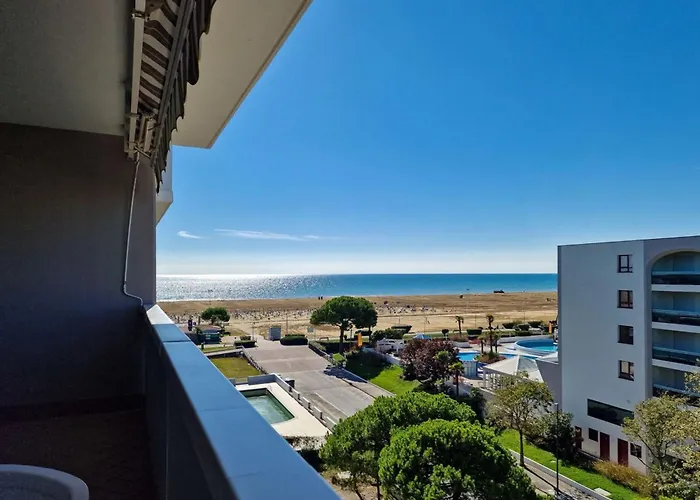 Daire Luminous One Bedroom Flat With Side Sea View