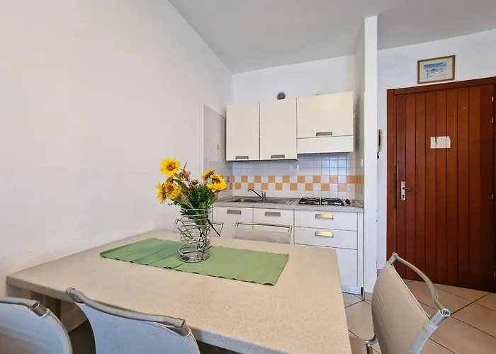 Daire Luminous One Bedroom Flat With Side Sea View Bibione