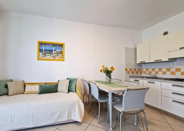 Luminous One Bedroom Flat With Side Sea View Bibione