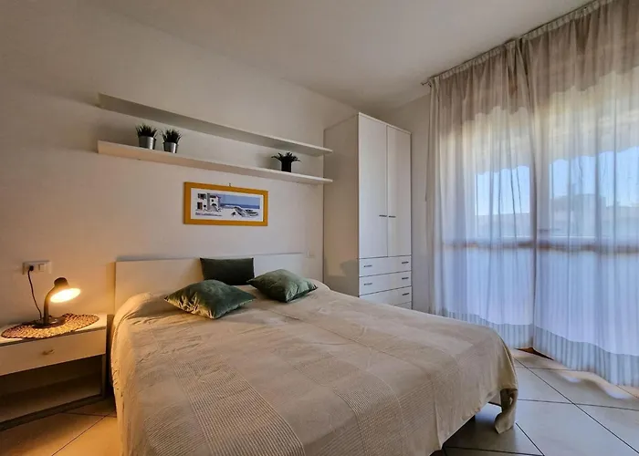 Luminous One Bedroom Flat With Side Sea View Appartement