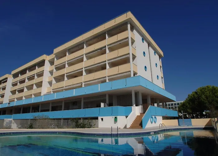 Luminous One Bedroom Flat With Side Sea View